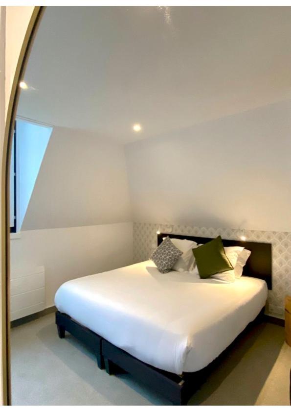 Hotel De France แซ็ง-โปล-เดอ-ลีอง ภายนอก รูปภาพ